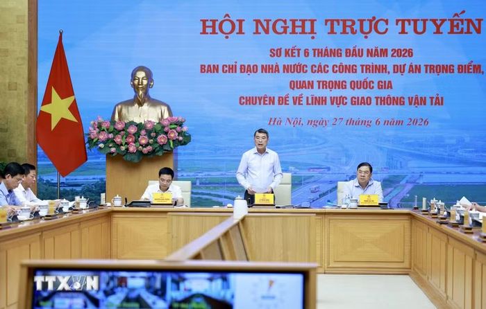 Thủ tướng Lê Minh Hưng chủ trì Hội nghị trực tuyến sơ kết 6 tháng đầu năm 2026 về lĩnh vực giao thông vận tải. (Ảnh: Dương Giang/TTXVN)