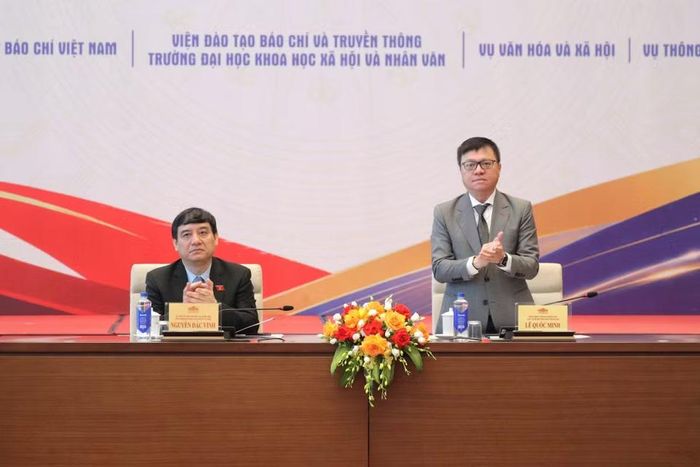 Chủ nhiệm Ủy ban Văn hóa và Xã hội của Quốc hội Nguyễn Đắc Vinh và Tổng Biên tập Báo Nhân Dân, Phó Trưởng Ban Tuyên giáo và Dân vận Trung ương, Chủ tịch Hội Nhà báo Việt Nam Lê Quốc Minh. (Nguồn: Ban tổ chức cung cấp)