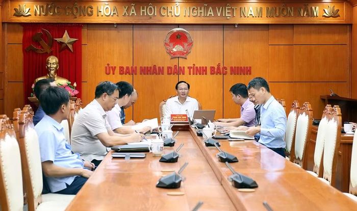 Phó Chủ tịch UBND tỉnh Phạm Văn Thịnh phát biểu tại buổi làm việc. (Ảnh: Cổng Thông tin điện tử tỉnh Bắc Ninh)