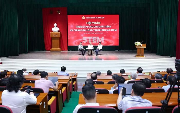 Hội thảo thu hút sự tham gia của lãnh đạo các trường đại học, doanh nghiệp và các chuyên gia. (Ảnh: Thanh Tùng/TTXVN)