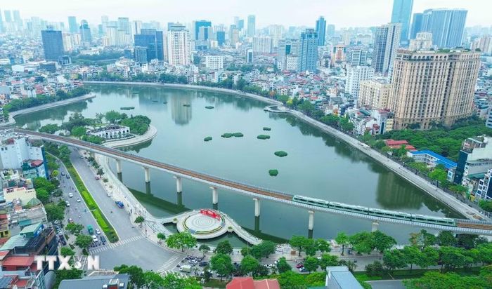 Tuyến đường sắt đô thị Cát Linh - Hà Đông được coi là xương sống giao thông công cộng, góp phần to lớn đưa Hà Nội bước vào kỷ nguyên đô thị văn minh, hiện đại. (Ảnh: Phan Phương/TTXVN)