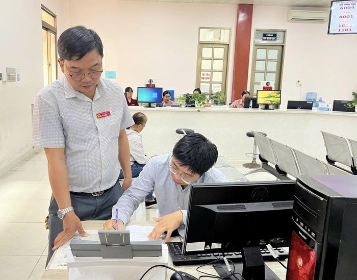 Người lao động chủ động ứng dụng công nghệ số để nâng cao hiệu quả công việc.