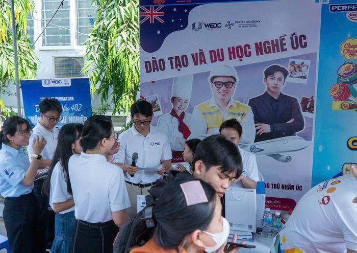 Ngày hội việc làm trở thành cầu nối giúp người lao động và doanh nghiệp gặp gỡ, thích ứng với những thay đổi của thị trường lao động trong kỷ nguyên AI.