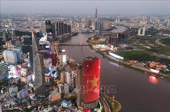 Thành phố Hồ Chí Minh đang vươn mình phát triển thành đô thị, trung tâm tài chính bậc nhất Đông Nam Á. Ảnh: Hồng Đạt/TTXVN