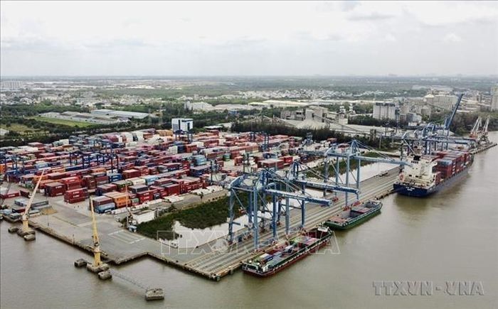 Cảng Tân Thuận, TP Hồ Chí Minh. Ảnh: Trung Tuyến/TTXVN