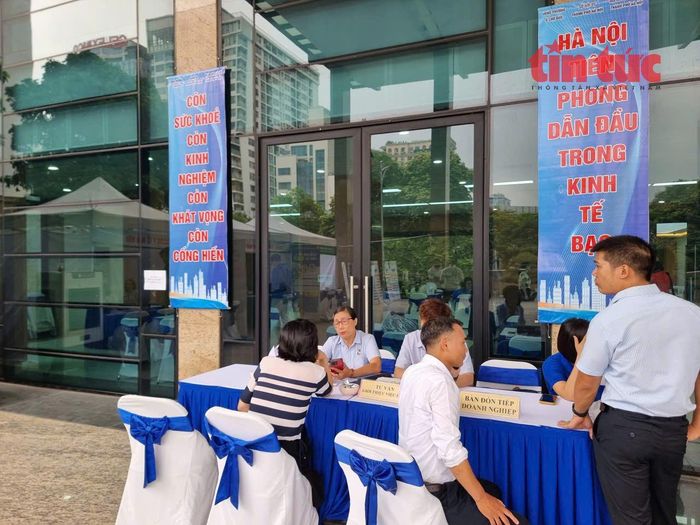 Tư vấn cho người lao động vị trí việc làm.
