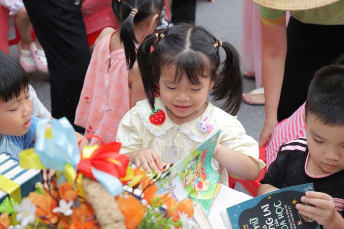 Niềm vui khi được đọc những cuốn sách mình yêu thích.