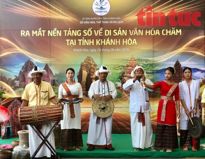 Lễ ra mắt nền tảng số về Di sản văn hóa Chăm tại lễ hội.