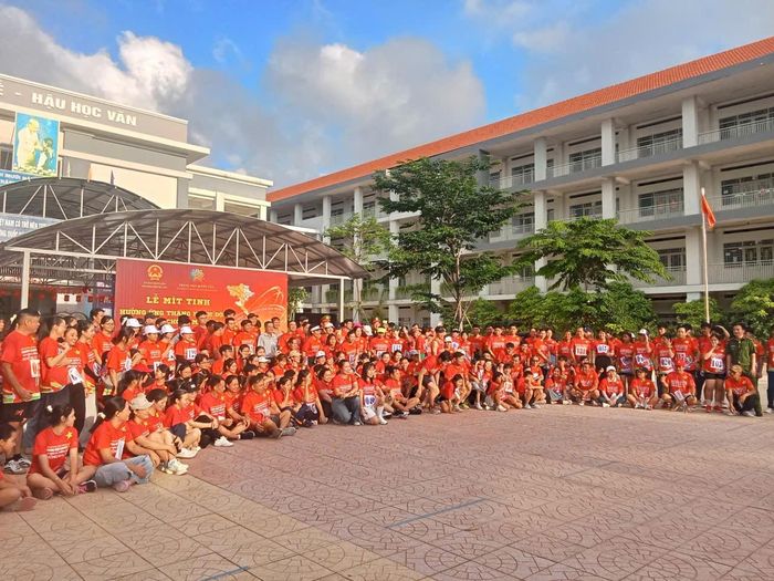Sự kiện thu hút đông đảo các tầng lớp nhân dân trên địa bàn phường Phước Tân tham gia.