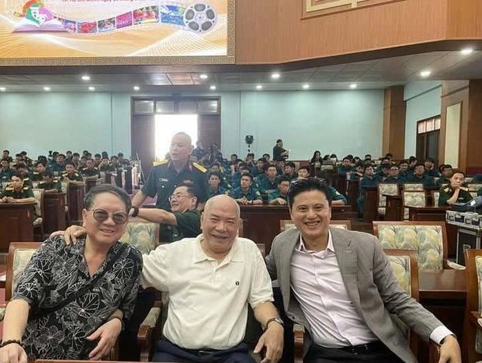 Thiếu tướng, nhạc sĩ Đức Trịnh, nhà văn Châu La Việt và Giám đốc Nhà hát Giao hưởng Nhạc vũ kịch Thành phố Hồ Chí Minh Lê Hà My.
