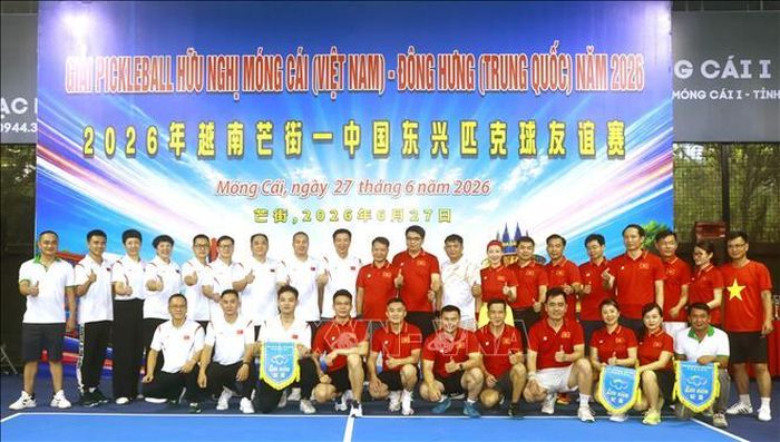 Chụp ảnh lưu niệm các vận động viên tham gia. Ảnh: Thu Hằng/TTXVN