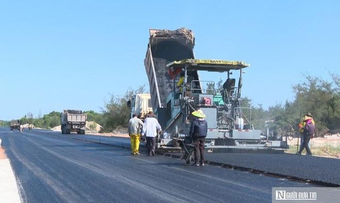 Nhà thầu tập trung tối đa nhân lực, phương tiện thi công trên công trường.