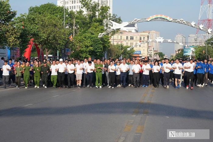 Đây là một trong những hoạt động trọng điểm trong Tháng hành động phòng, chống ma túy năm 2026, nhằm góp phần nâng cao nhận thức, trách nhiệm và tinh thần đoàn kết của toàn xã hội trong phòng, chống ma túy. Cung đường chạy tại điểm cầu cấp tỉnh dài khoảng 1 km, xuất phát từ Nhà Văn hóa Lao động tỉnh Nghệ An đến khu vực ngã tư giao nhau giữa đường Hồ Tùng Mậu và đường Trường Thi. Tại các xã, phường, hoạt động chạy phong trào cũng được tổ chức với cự ly khoảng 1 km, xuất phát từ điểm tổ chức lễ mít tinh hoặc vị trí do địa phương bố trí phù hợp.