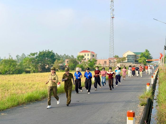 Lãnh đạo UBND xã Minh Châu, lực lượng công an,... và người dân hưởng ứng phong trào “Chung một quyết tâm xây dựng xã không ma túy”. Phong trào chạy đã lan tỏa tinh thần đoàn kết, ý chí vượt khó, khơi dậy trách nhiệm của mỗi cá nhân, mỗi gia đình trong công tác phòng, chống ma túy; xây dựng đời sống văn hóa lành mạnh, tạo điều kiện để thanh thiếu niên phát triển toàn diện, tránh xa các tệ nạn xã hội với tinh thần “Khỏe để xây dựng quê hương - Chung một quyết tâm xây dựng xã không ma túy”.