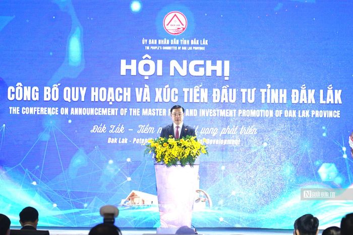 Ông Đỗ Hữu Huy, Chủ tịch UBND tỉnh Đắk Lắk, phát biểu tại hội nghị.