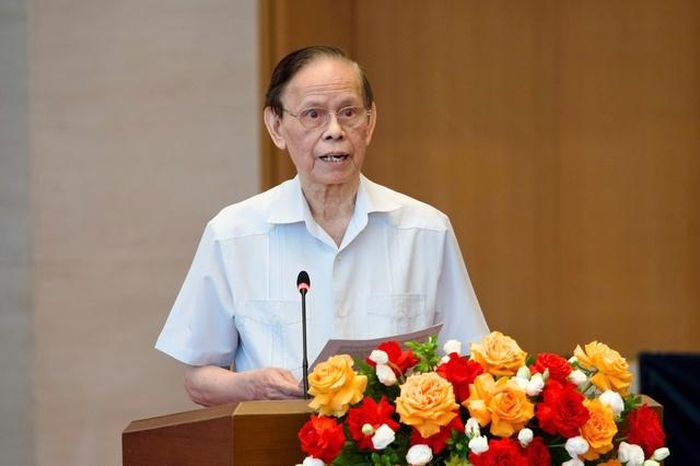 PGS.TS Nguyễn Hồng Vinh tham luận tại Diễn đàn (Ảnh: Media Quốc hội).