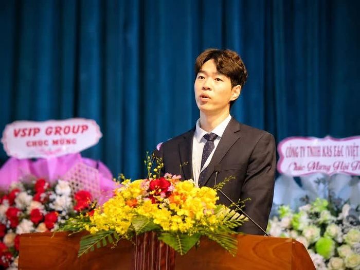 Ông Yohan Seong - Quản lý phát triển kinh doanh cấp cao Công ty Glassdome, trình bày tham luận.