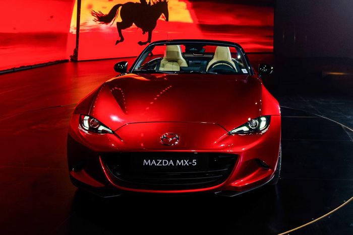 Mazda MX-5 là mẫu roadster 2 chỗ, thiên về cảm giác lái hơn là mục tiêu doanh số đại trà. Ảnh: Mazda.