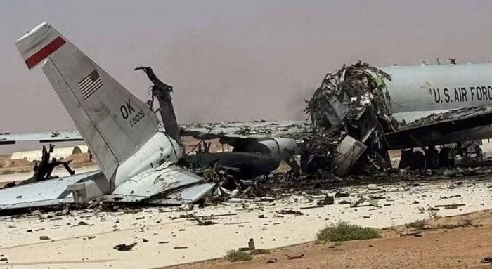 Máy bay E-3 Sentry bị lực lượng Iran phá hủy tại căn cứ không quân Prince Sultan. Ảnh: MW.