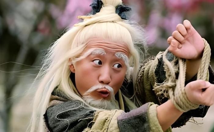 So với Quách Tĩnh hay Thạch Phá Thiên - những nhân vật cũng nổi tiếng bởi sự chất phác Chu Bá Thông vẫn là trường hợp đặc biệt hơn cả (Ảnh: Sohu).