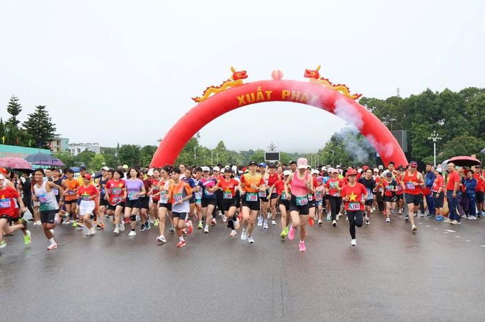 Hơn 600 vận động viên tham gia giải chạy “Chung một quyết tâm xây dựng xã, phường không ma túy” hưởng ứng Tháng hành động phòng, chống ma túy. Ảnh: CTV