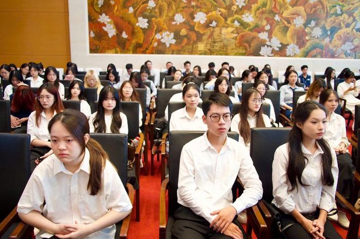 Diễn đàn có sự tham gia của 250 sinh viên tiêu biểu ngành Báo chí-Truyền thông. Ảnh: Vũ Hiếu