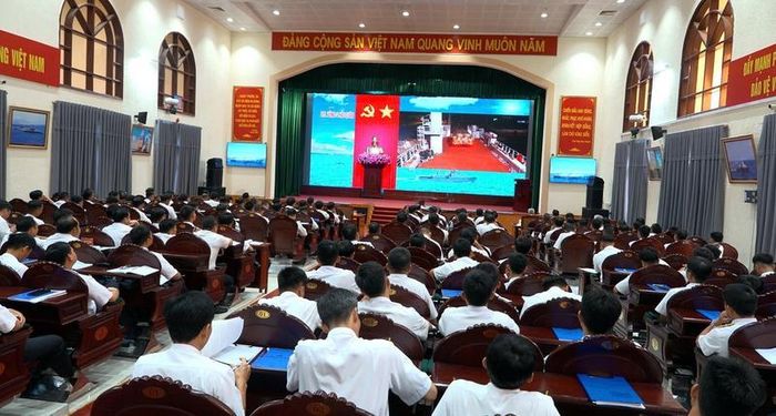 Quang cảnh hội nghị. Ảnh: Vùng 4 Hải quân