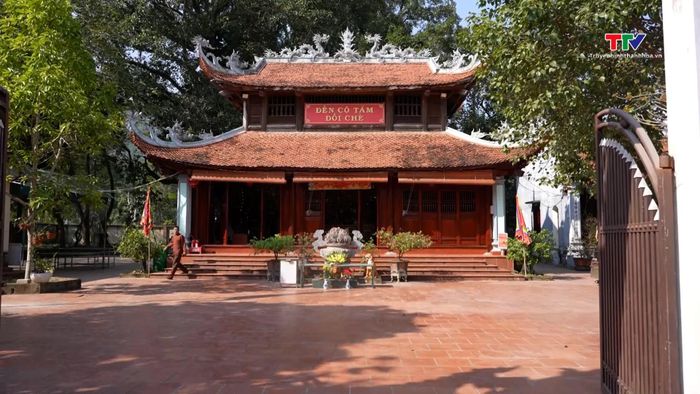 Lịch sử hình thành của đền Cô Tám Đồi Chè không được ghi chép qua những văn bản hành chính mà được lưu truyền qua các bản văn chầu và lời kể dân gian.