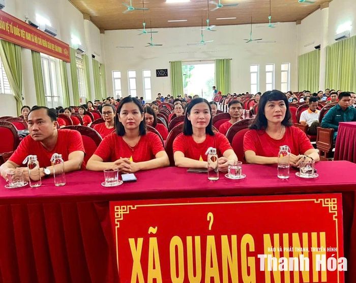 Các đại biểu tham dự tại điểm cầu xã Quảng Ninh.