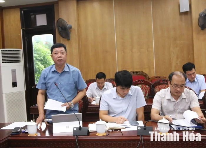 Đại diện Sở Nông nghiệp và Môi trường trình bày báo cáo tại hội nghị.