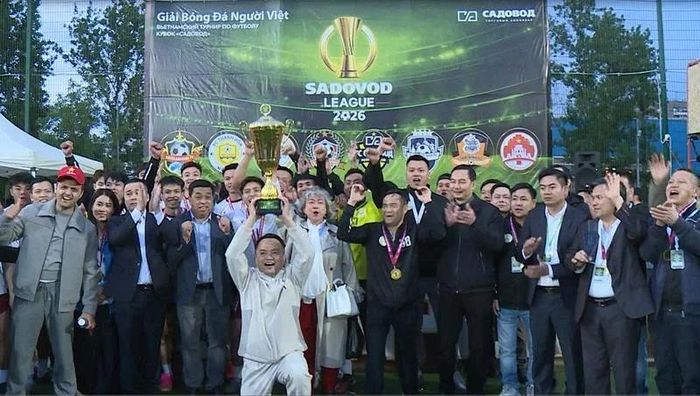 CLB FC Thanh Hóa nhận Cup vô địch giải bóng đá cộng đồng tại CHLB Nga.