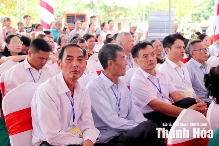 Các đại biểu và đông đảo Nhân dân dự lễ kỷ niệm.