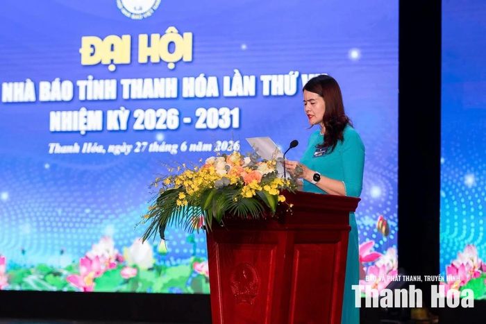Phó Chủ tịch Thường trực Hội Nhà báo tỉnh Thanh Hóa Nguyễn Thị Thương trình bày Báo cáo công tác tài chính nhiệm kỳ 2020 - 2025.