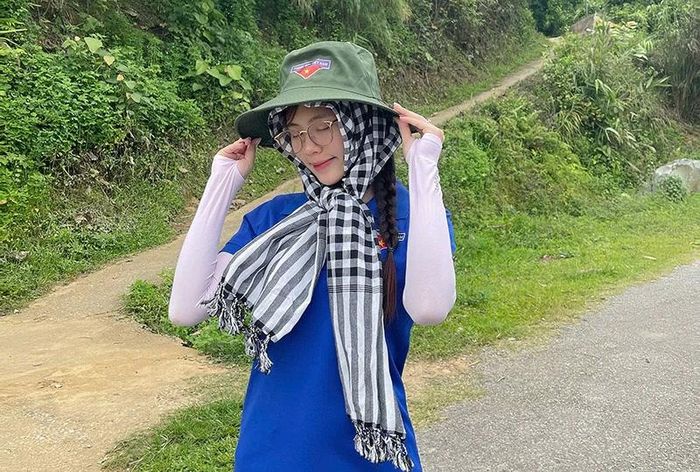 Hoàng Giang trong chuyến Tình nguyện Mùa hè xanh 2026 tại xã Pù Nhi.