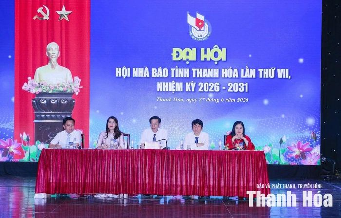 Đoàn Chủ tịch Đại hội.