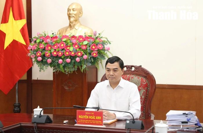 Chủ tịch UBND tỉnh Nguyễn Hoài Anh dự hội nghị tại điểm cầu Trụ sở UBND tỉnh Thanh Hóa.