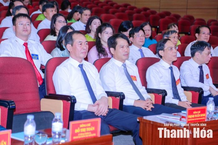 Đồng chí Trịnh Tuấn Sinh, Phó Bí thư Tỉnh ủy, Chủ tịch Ủy ban MTTQ tỉnh và các đồng chí lãnh đạo tỉnh, lãnh đạo Hội Nhà báo Việt Nam dự Đại hội.