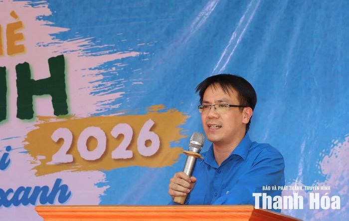 Phát biểu tại Chương trình tình nguyện "Mùa hè xanh - Nắng gọi bước chân xanh”, Thạc sĩ Nguyễn Thành Chung, Bí thư Chi bộ Sinh viên, Bí thư Liên chi Đoàn Phân hiệu Trường Đại học Y Hà Nội tại Thanh Hóa khẳng định: Những phần quà thiết thực được trao tặng cho người dân, các em học sinh có hoàn cảnh khó khăn ở xã Tam Lư không chỉ là nguồn động viên quý giá, chia sẻ và giúp đỡ các hoàn cảnh kém may mắn trong cuộc sống, mà còn góp phần lan tỏa tinh thần nhân ái, trách nhiệm và nhiệt huyết của tuổi trẻ, để những bước chân tình nguyện trở thành những dấu ấn đẹp trong lòng mỗi người dân nơi đây.