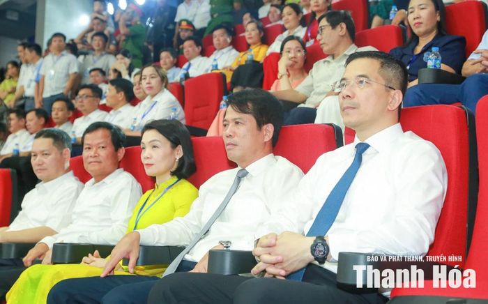 Phó Bí thư Thường trực Tỉnh ủy, Chủ tịch HĐND tỉnh Nguyễn Hồng Phong; các đồng chí Ủy viên Ban Thường vụ Tỉnh ủy: Đào Xuân Yên, Trưởng Ban Tuyên giáo và Dân vận Tỉnh ủy; Đỗ Thị Toán, Phó Chủ tịch Thường trực Ủy ban MTTQ tỉnh; đồng chí Nguyễn Quang Hải, Tỉnh ủy viên, Phó Chủ tịch HĐND tỉnh dự lễ khai mạc.