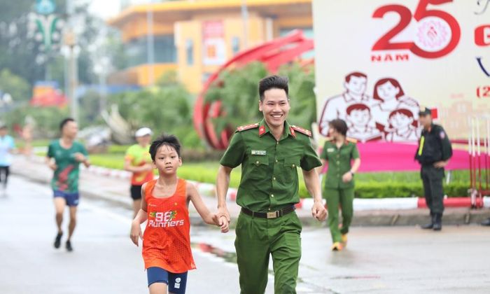  Một hình ảnh đẹp tại đường chạy nội dung phong trào nam. 