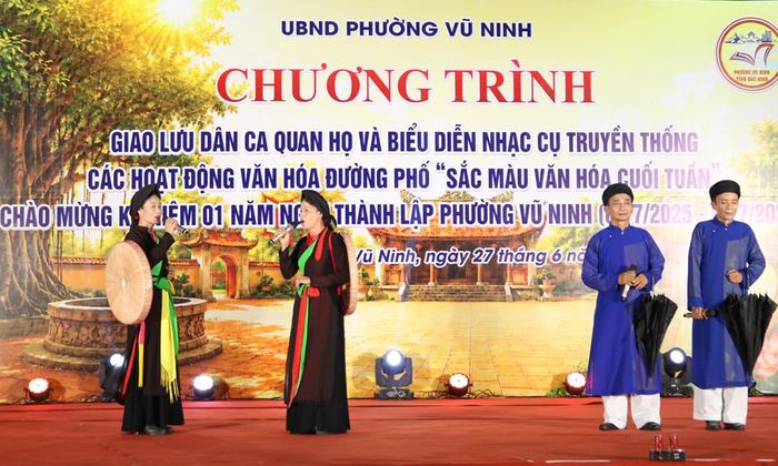  Tiết mục giao lưu quan họ cổ giữa hai làng quan họ gốc Thị Cầu và Thanh Sơn. 