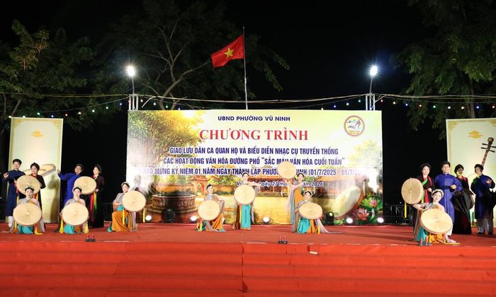  Chương trình nghệ thuật được dàn dựng công phu với sự tham gia của các nghệ sĩ Nhà hát Dân ca Quan họ Bắc Ninh. 