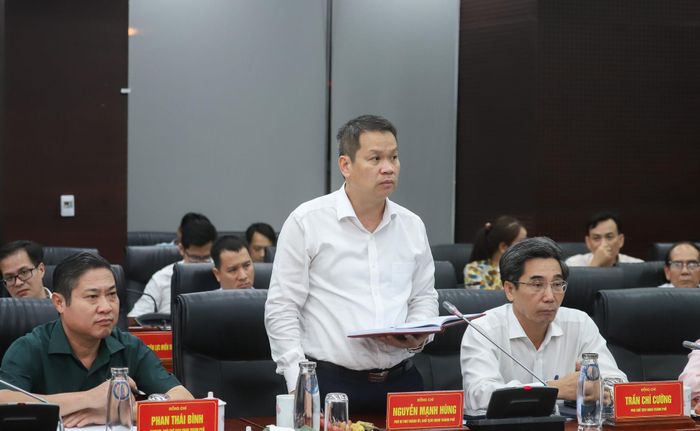Chủ tịch UBND thành phố Nguyễn Mạnh Hùng phát biểu tại buổi làm việc. Ảnh: NGỌC PHÚ