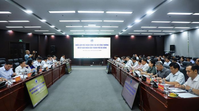 Quang cảnh buổi làm việc. Ảnh: NGỌC PHÚ