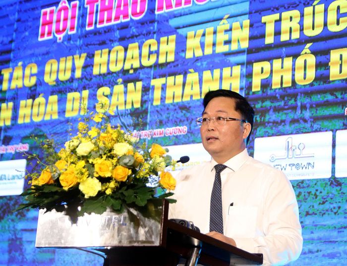 Chủ tịch Ủy ban MTTQ Việt Nam thành phố Lê Trí Thanh phát biểu chỉ đạo tại hội thảo. Ảnh: TRỌNG HUY