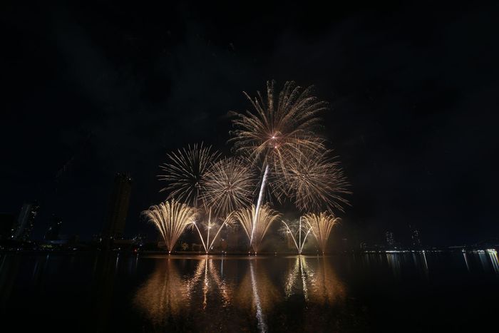 Skylighter Fireworks còn gửi gắm thông điệp ý nghĩa về một tương lai rộng mở, nơi khát vọng, bản lĩnh và niềm tin sẽ đưa con người vượt qua mọi giới hạn.