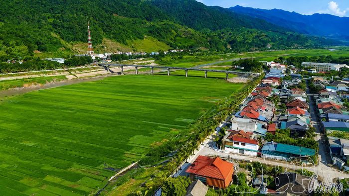 Vẻ đẹp bình yên ở Mường Lay mùa nước cạn. 
