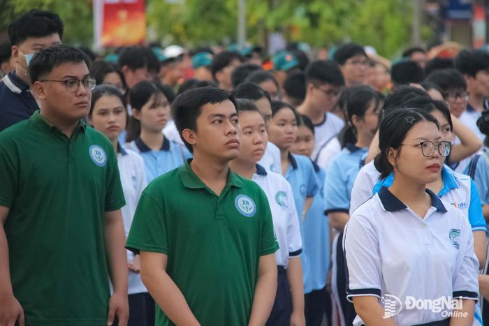Vận động viên của các đơn vị tham gia buổi lễ và giải chạy. Ảnh: Trần Danh