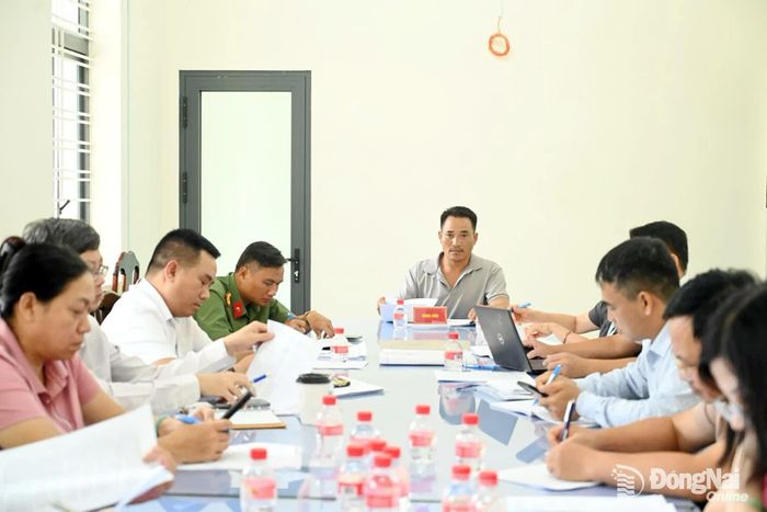  Công dân Điểu Phương (xã Bù Gia Mập) đối thoại với lãnh đạo thành phố tại buổi tiếp. Ảnh: Trung Quang