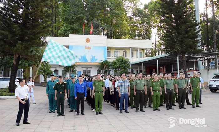 Các đại biểu tham dự lễ mít tinh và chạy hưởng ứng. Ảnh: Phan Trí